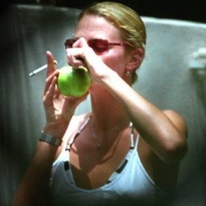 charlize-theron-apple-smoking-4-29-0_flip_0
